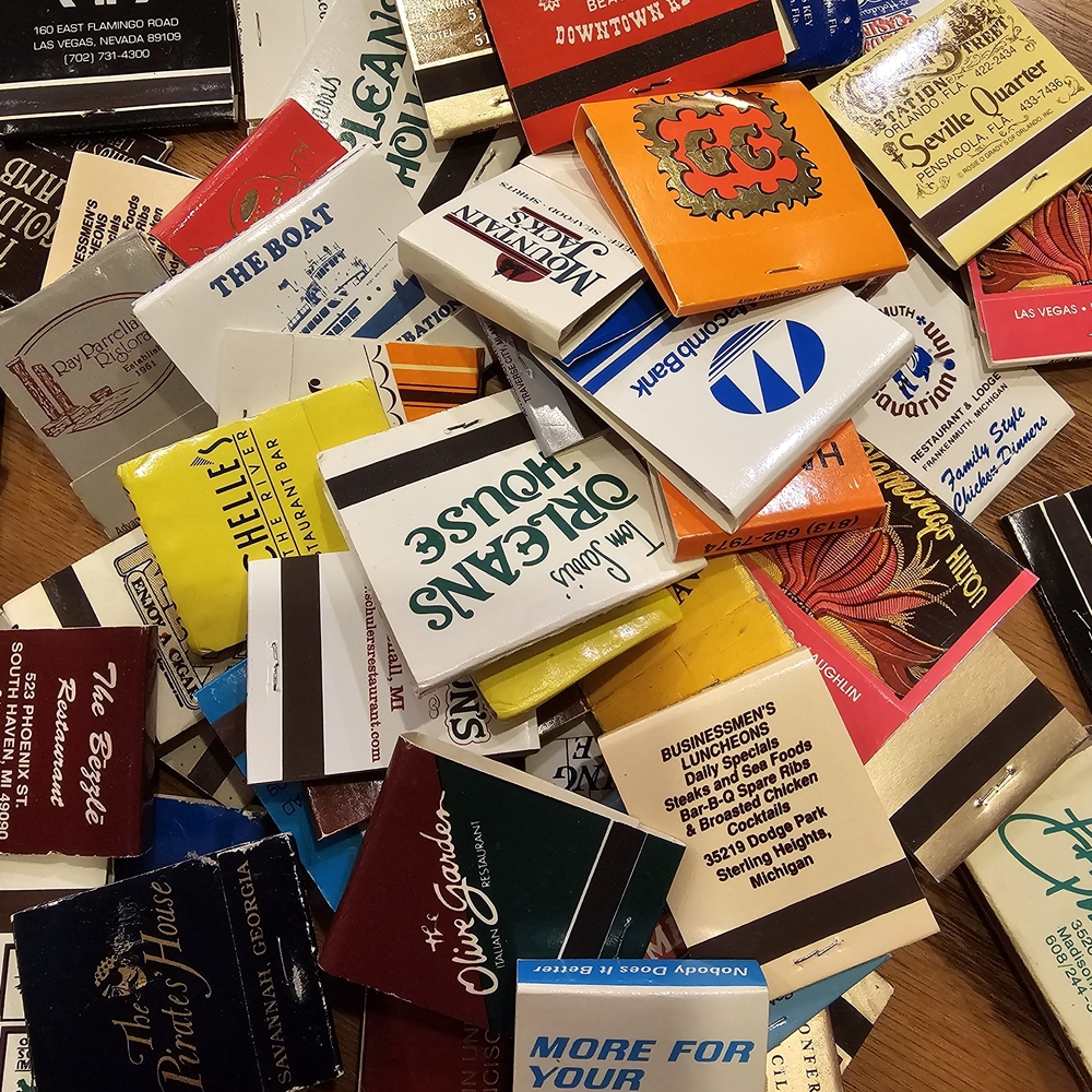 10 Matchbooks - Assorted Vintage Matchbook Lot - 10 Random Matchbooks - Picture 6 of 8